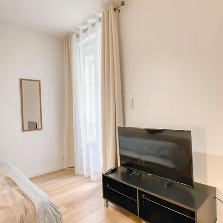 *appartement Moderne/2 Minutes Du Metro* サン・トゥアン