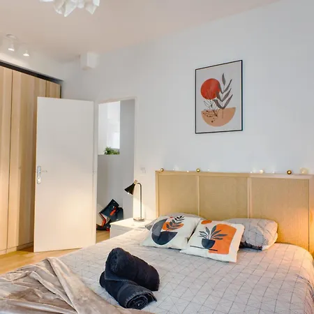 *appartement Moderne/2 Minutes Du Metro* アパート