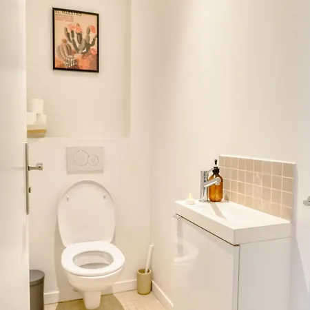 *appartement Moderne/2 Minutes Du Metro* アパート *